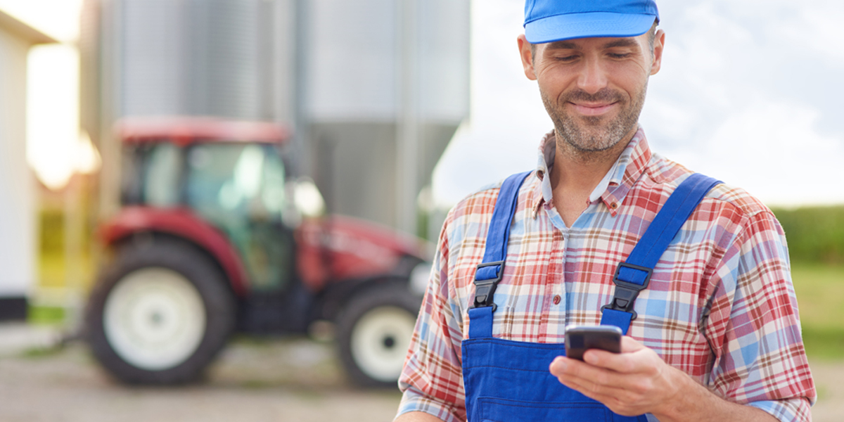Track the visibility of your field service teams with field force management software supported by a mobile app